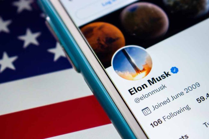 2053825583 featured image Smartphone showing a Twitter profile American flag background