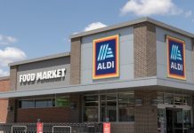Aldi storefront with Food Market sign
