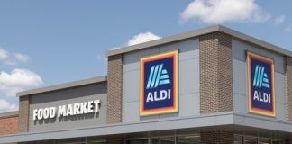 Aldi storefront with Food Market sign