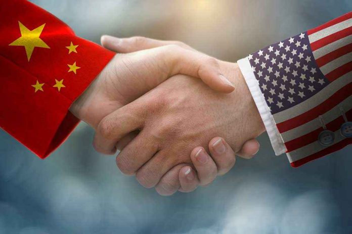 1431101585 Chinese and American flag sleeves shaking hands