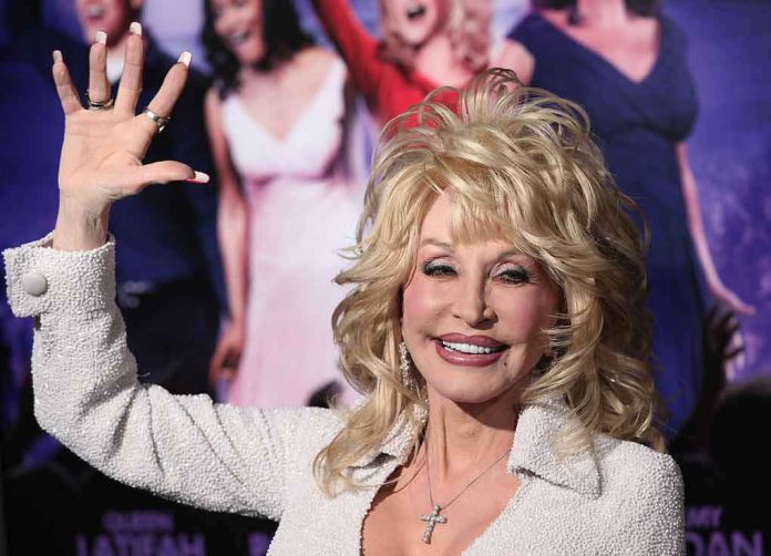shutterstock_127451906 Dolly Parton waving at an event