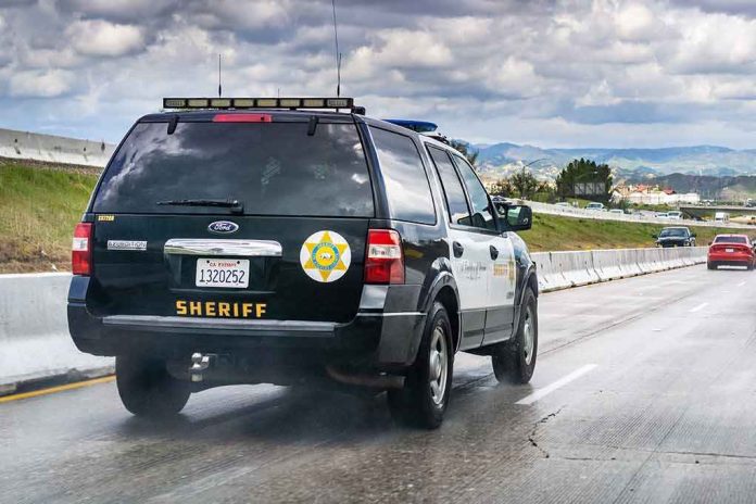 shutterstock_1352643686 Sheriff SUV driving on a highway